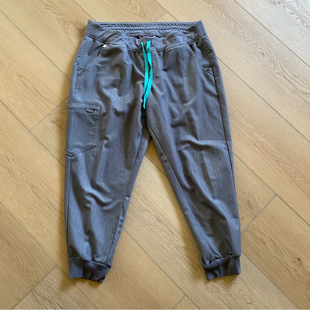 Figs Grey Scrub Set - Picture 2 of 5